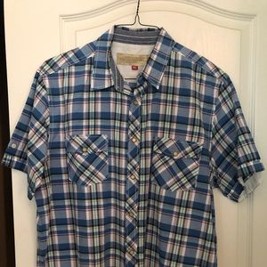 Men’s short sleeve plaid button up shirt